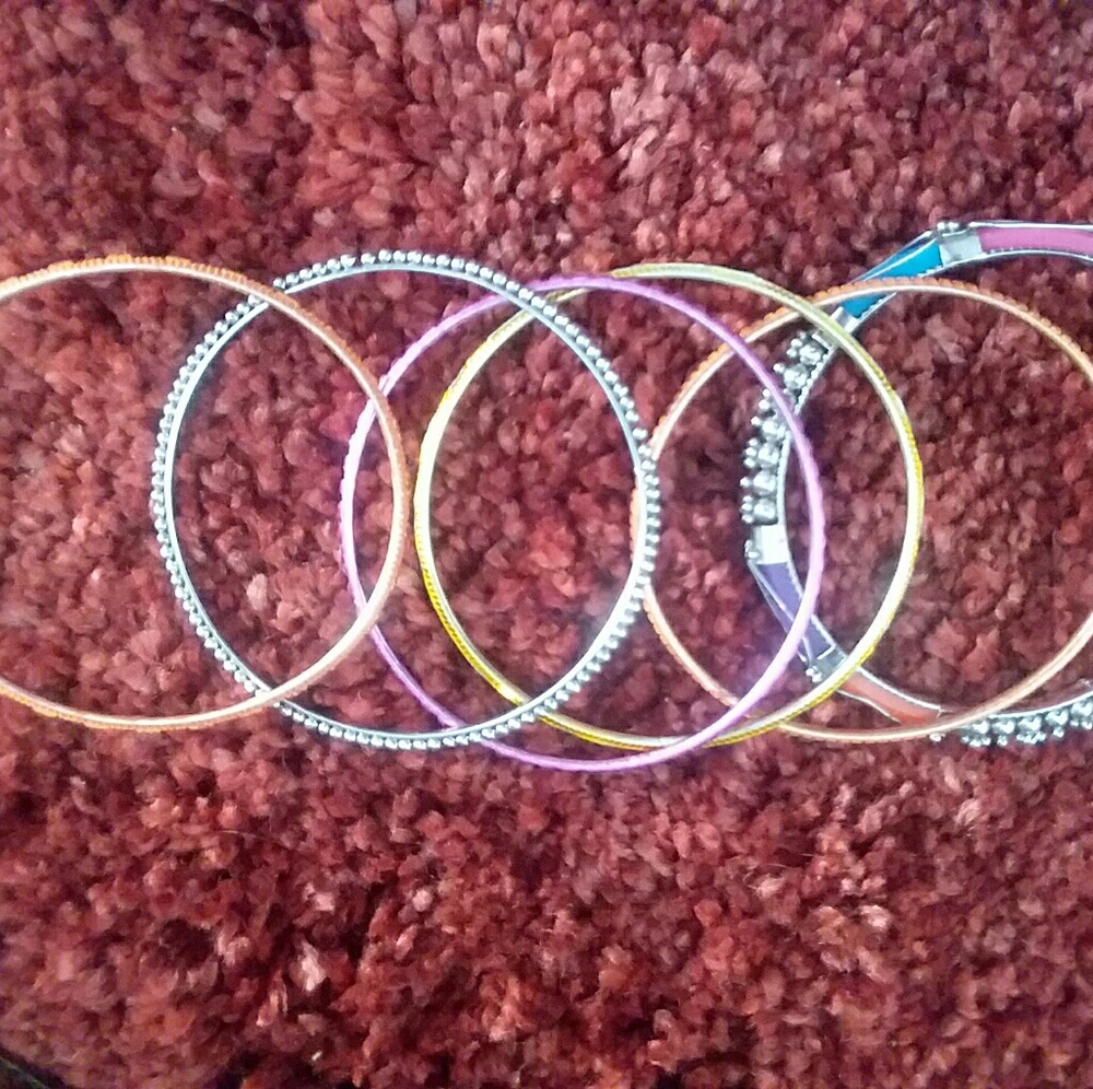 Set of 6 bangle bracelets